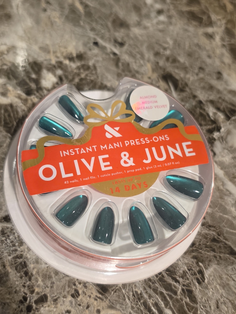 Emerald Velvet Press-On Nails — Women’s Green Instant Mani